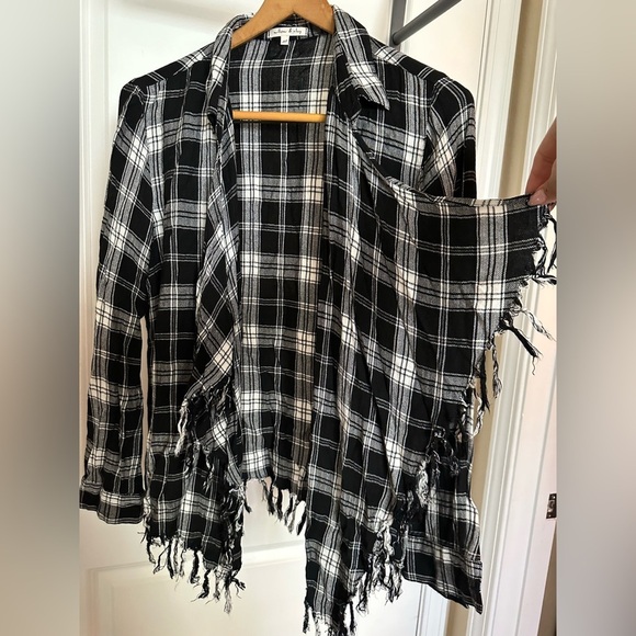 Women’s flannel plaid draped long sleeve shirt with fringe details. Med - Picture 2 of 7